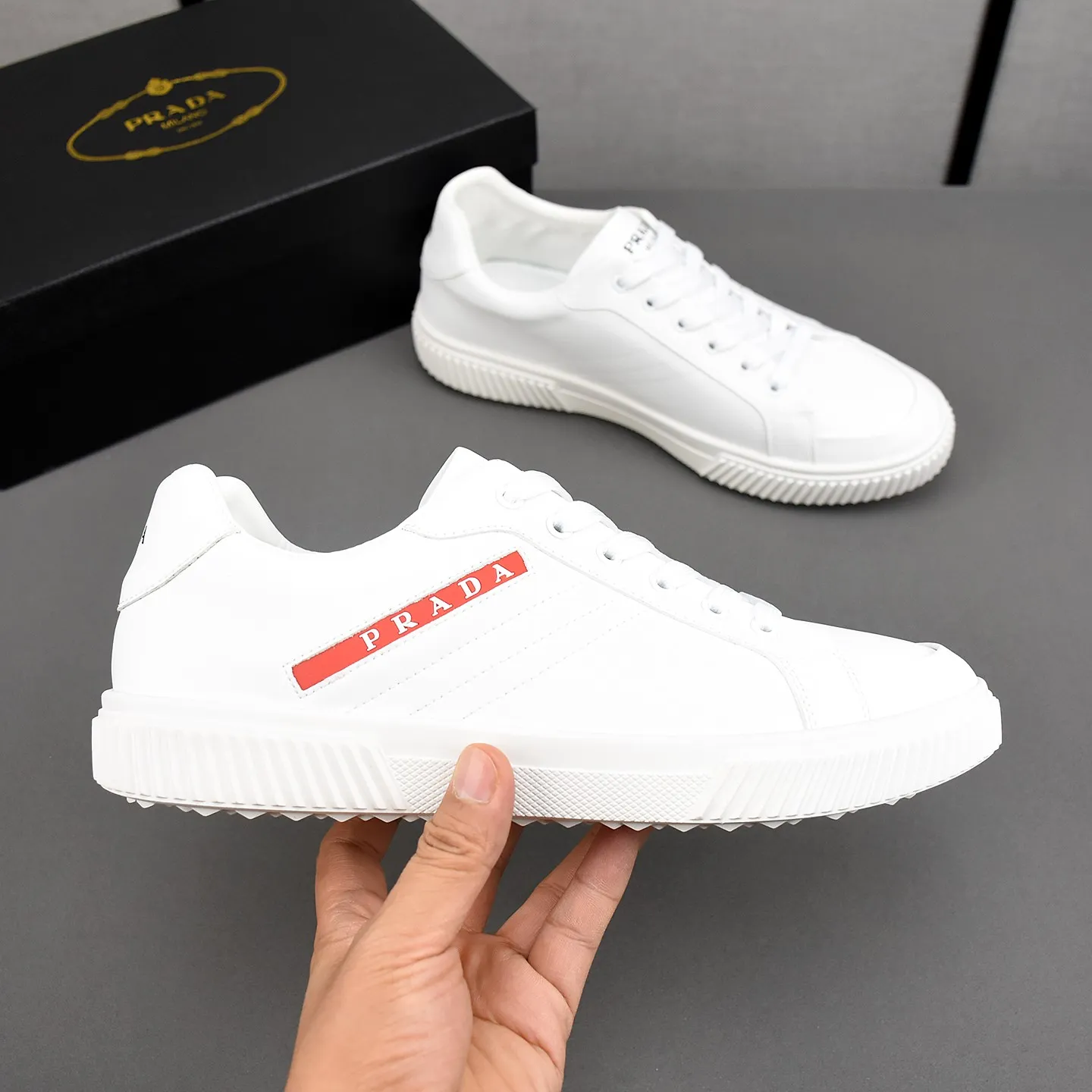 PP420👟👟👟Prada set off the audience! Prada, an international brand that is constantly innovating, this men's casual shoe, the original version, made of cowhide leather at a ratio of one to one at the store, with leather feet and rubber non-slip outsole, breathable and comfortable, quality speaks for itself👄38-44
